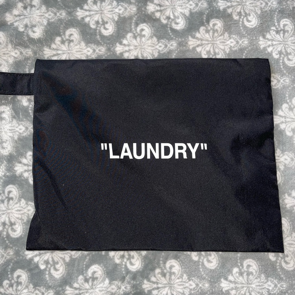 OFF-WHITE - BLACK/WHITE “LAUNDRY” POUCH